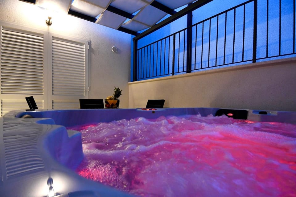 Hot Tub, Balcony/Terrace