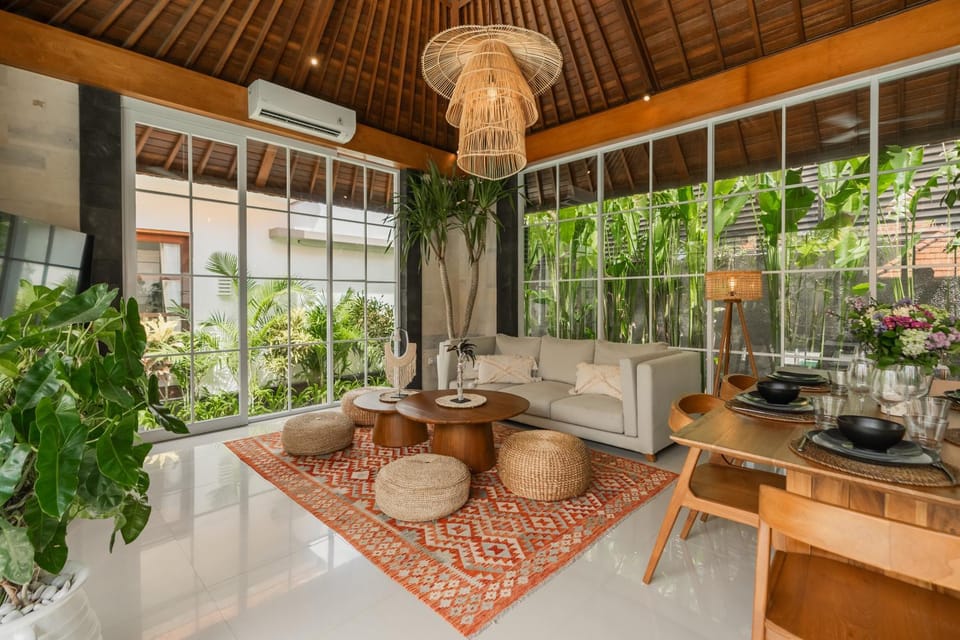 Living room, Seating area, Dining area