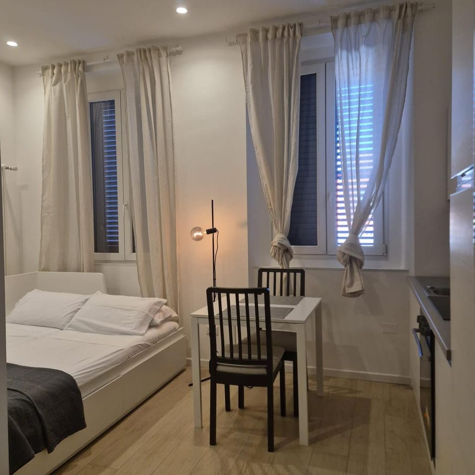 Bedroom, kitchen