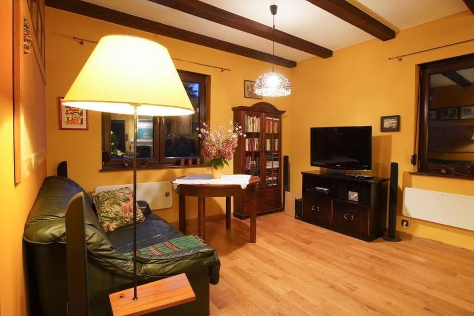 Communal lounge/ TV room, TV and multimedia, Living room, Seating area, Evening entertainment
