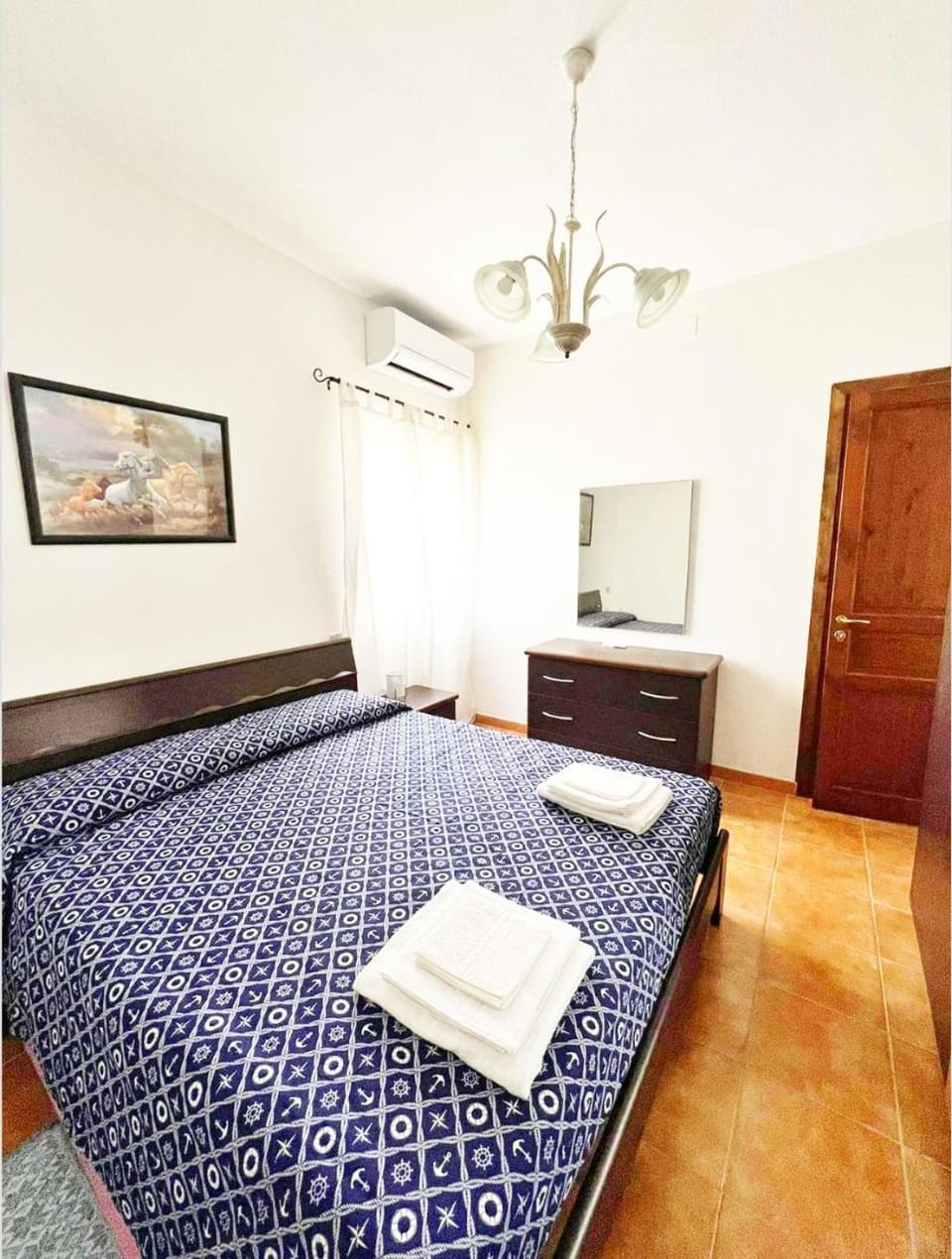 Bed, Photo of the whole room, Bedroom, air conditioner