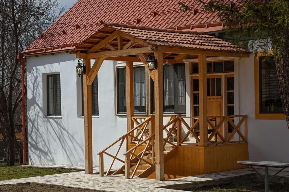 Edits Home House in Armenia