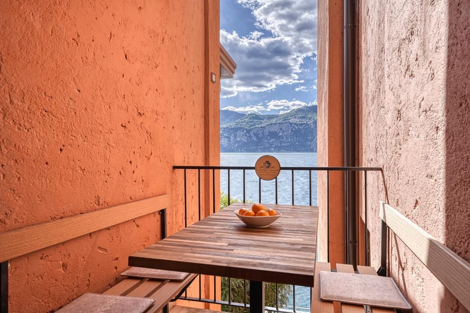 Balcony/Terrace, Lounge or bar, Lake view, Breakfast, Dinner