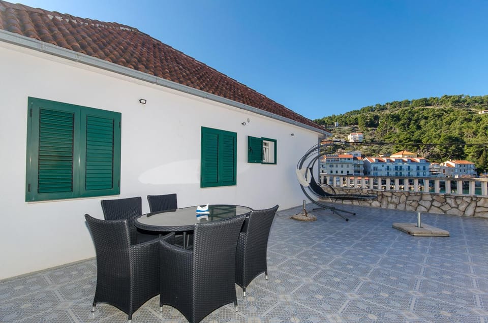 Property building, Natural landscape, View (from property/room), Balcony/Terrace, Seating area