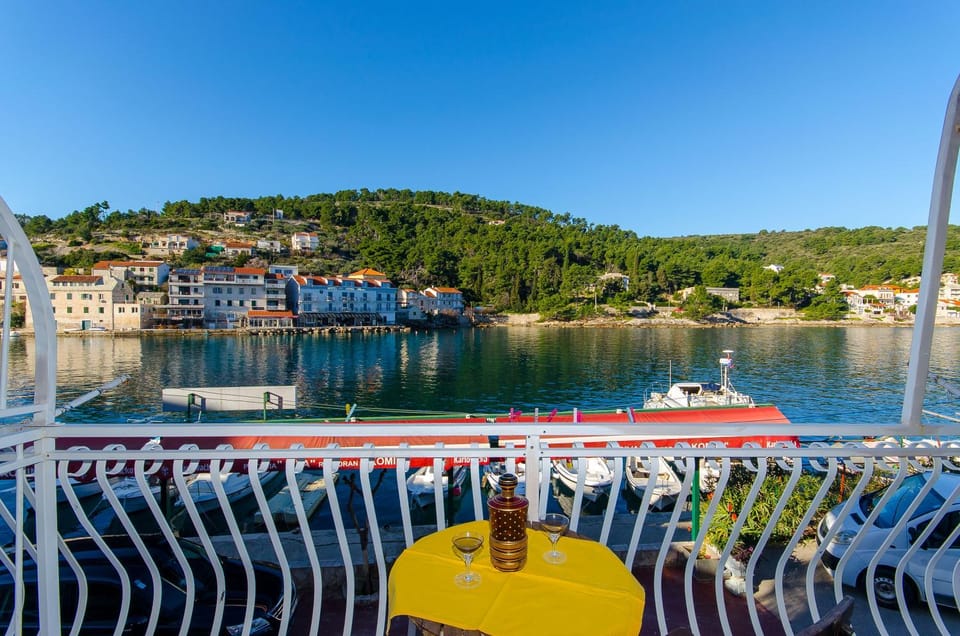 Nearby landmark, Natural landscape, Balcony/Terrace, Seating area, Sea view