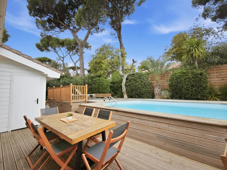 Patio, Spring, Day, Natural landscape, Summer, Dining area, Pool view, Swimming pool, sunbed