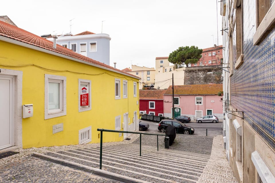 Property building, Day, Neighbourhood, Street view, Location, Parking