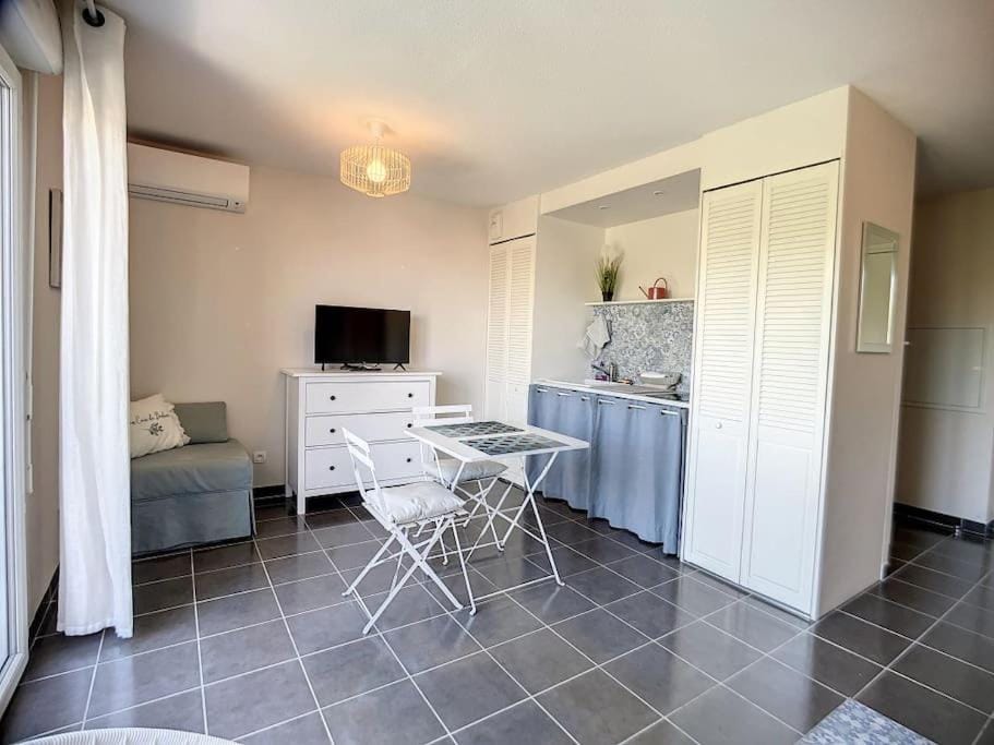 Studio Villa Serena piscine centre ville Apartment in Saint-Remy-de-Provence