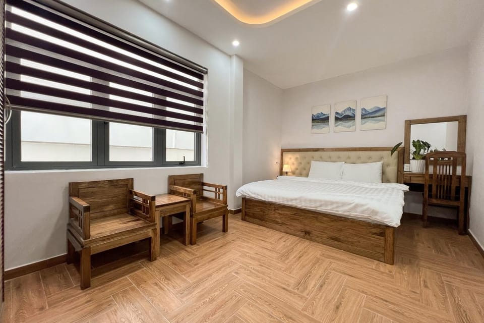 Bed, Living room, Photo of the whole room, Seating area, Bedroom