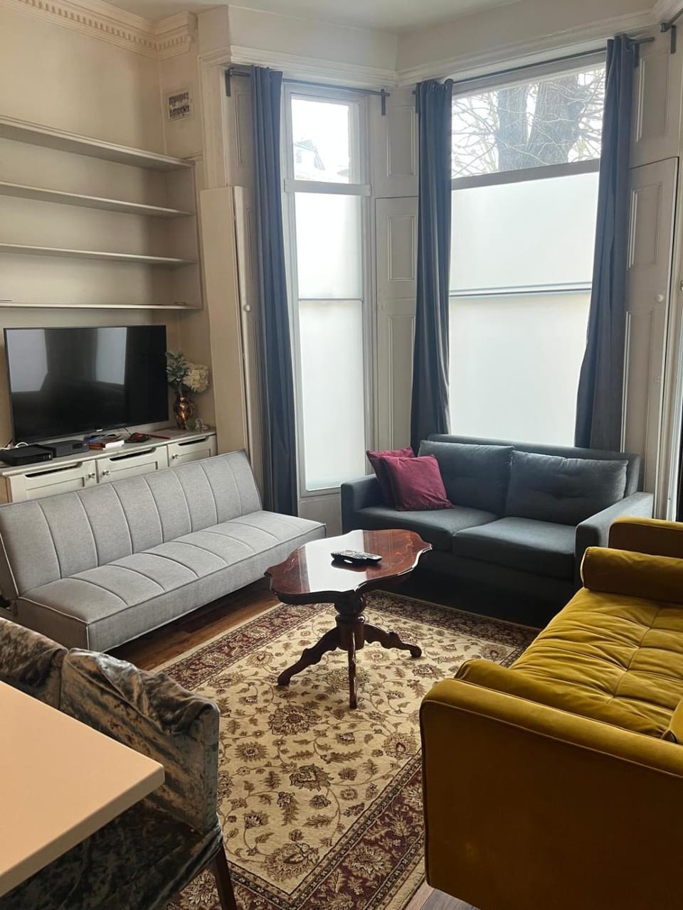 Stunning Holland Park 2 BR - sleeps 6 Apartment in City of Westminster