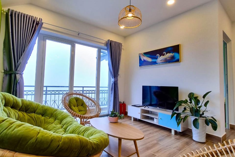 Communal lounge/ TV room, TV and multimedia, Living room, Seating area, Evening entertainment