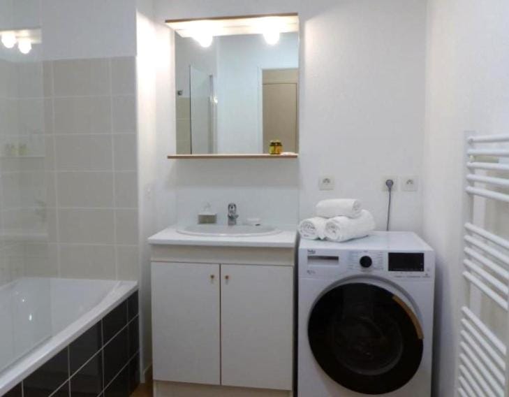 Shower, Bathroom, Bath, towels, washing machine