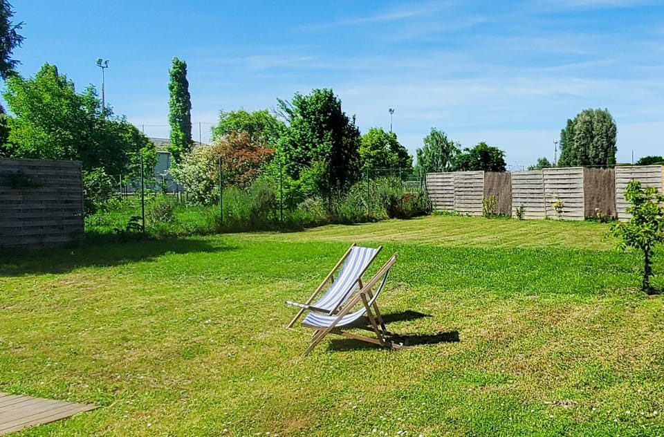 Property building, Spring, Day, Natural landscape, Summer, Garden, Garden view