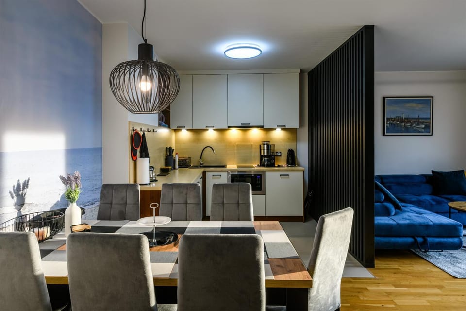 Communal lounge/ TV room, Kitchen or kitchenette, Living room, Photo of the whole room, Seating area, Dining area