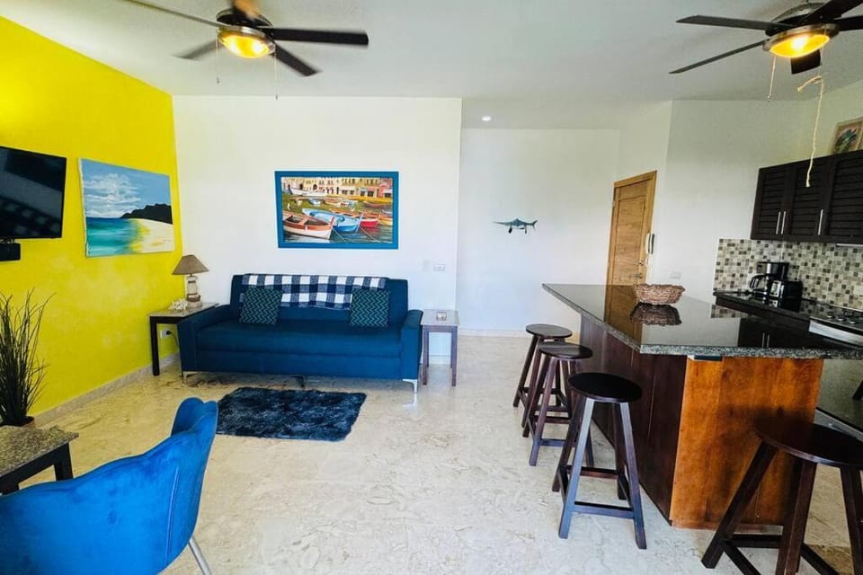 Kitchen or kitchenette, Living room, Seating area