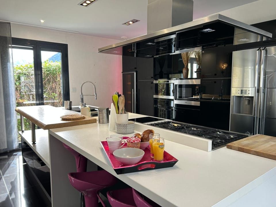 Kitchen or kitchenette, oven, stove