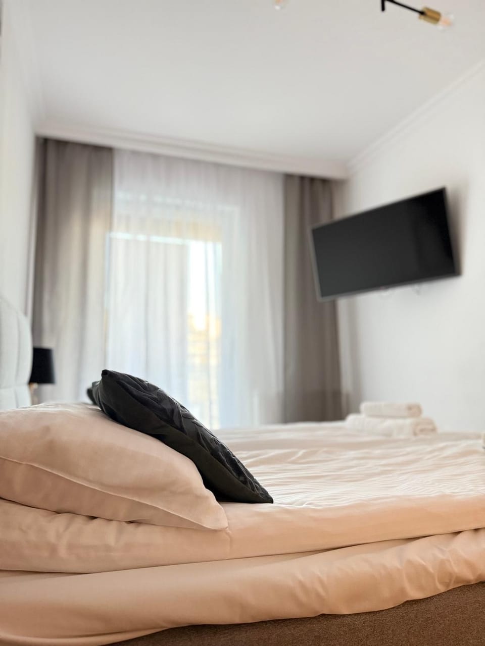 Bed, TV and multimedia, Photo of the whole room, Evening entertainment, Bedroom