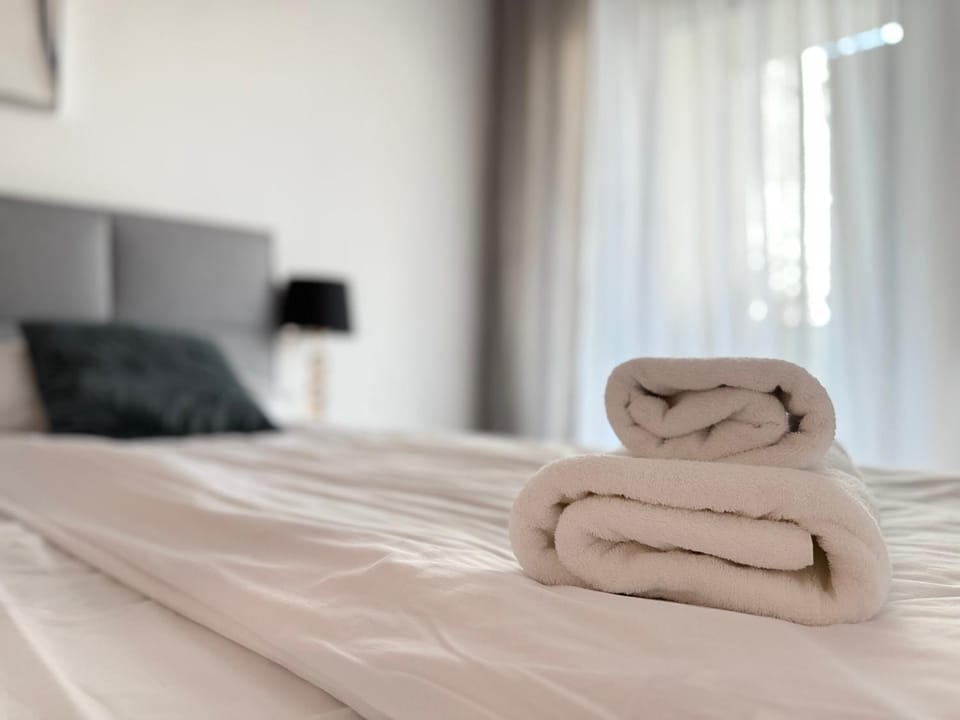 Bed, Photo of the whole room, Bedroom, towels