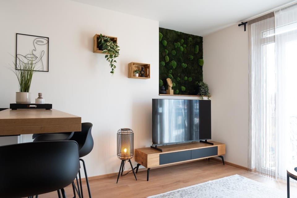 Communal lounge/ TV room, TV and multimedia, Living room, Seating area, Evening entertainment