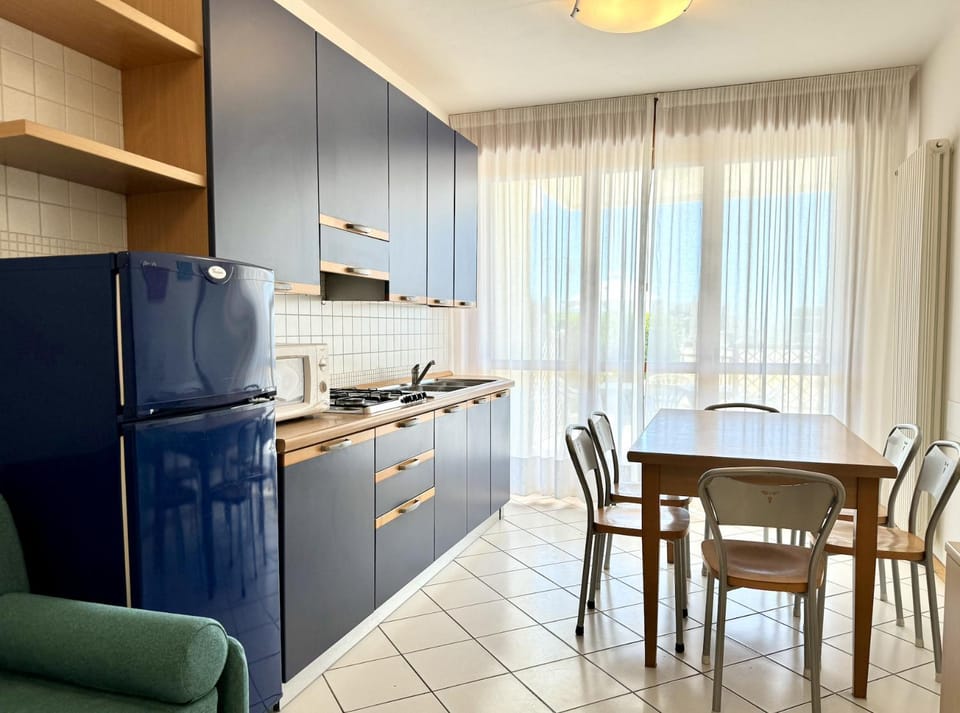 Kitchen or kitchenette, Living room, Dining area, stove