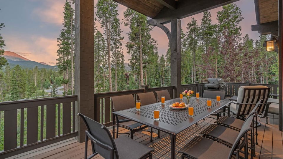 View (from property/room), Seating area, Mountain view