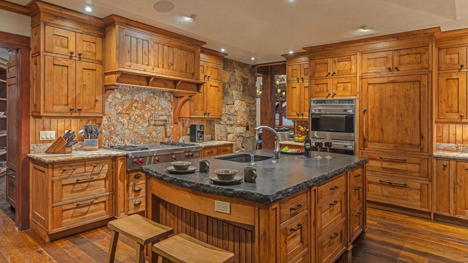 Coffee/tea facilities, microwave, stove, kitchen