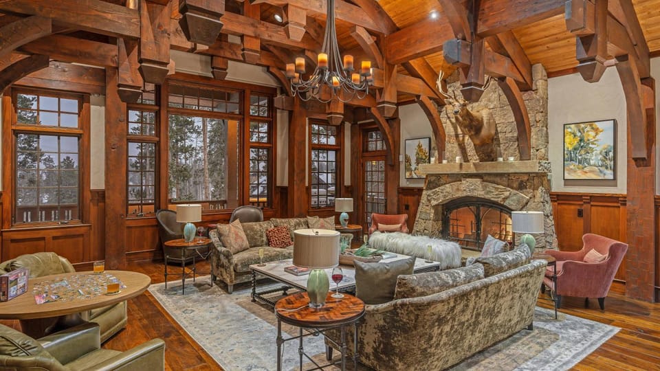 Living room, Seating area, fireplace