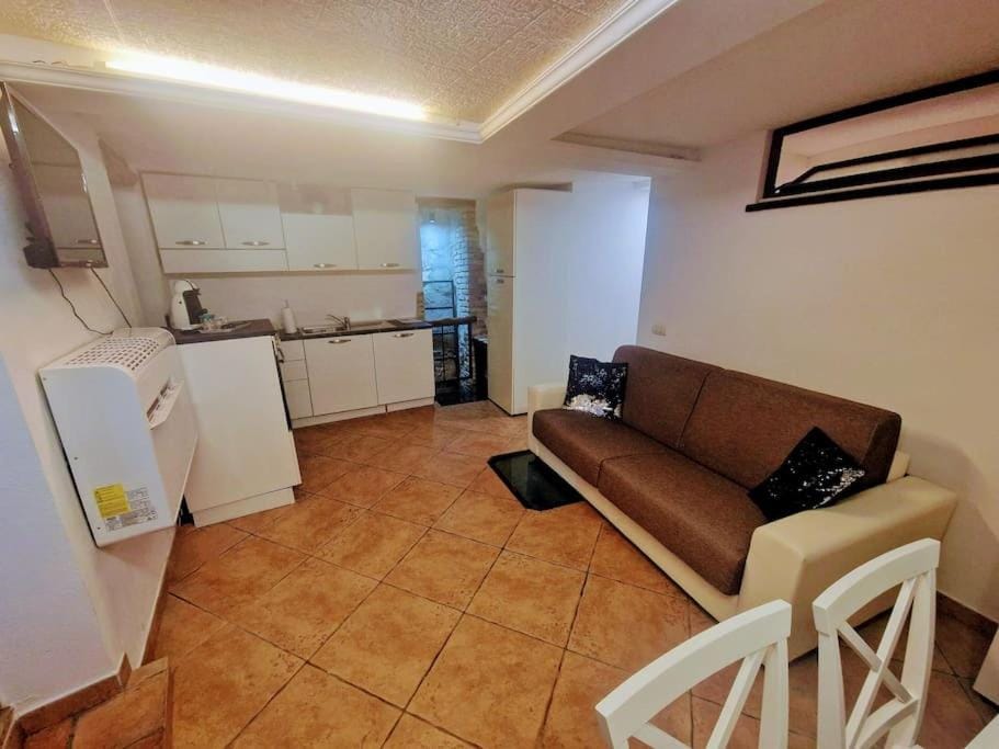 Kitchen or kitchenette, Living room, pet friendly