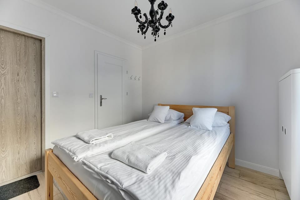 Bedroom, towels, wardrobe