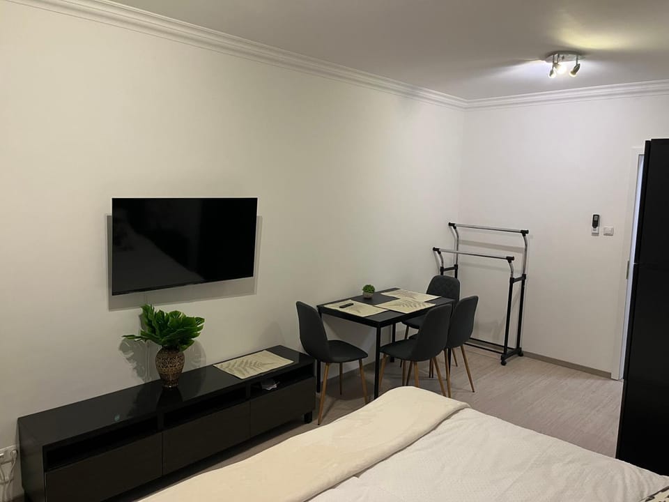 TV and multimedia, Dining area, Bedroom