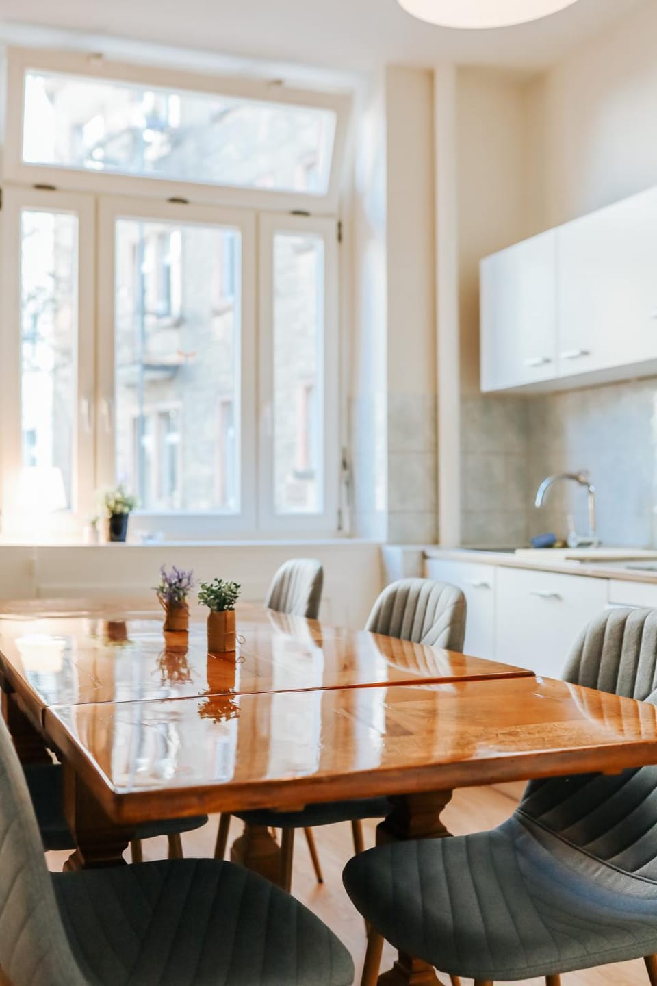 Kitchen or kitchenette, Seating area, Dining area