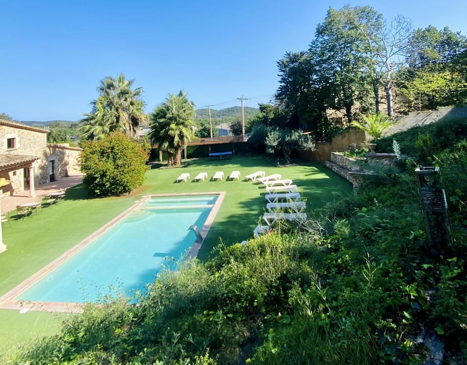 Property building, Spring, Natural landscape, Garden, Garden view, Pool view, Swimming pool, Swimming pool, sunbed