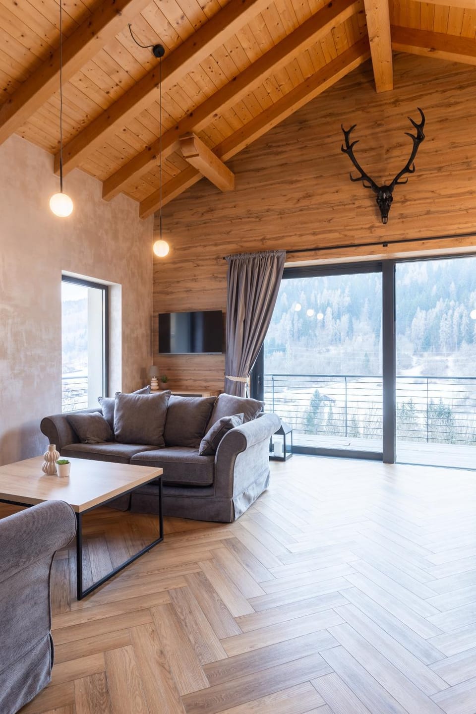 Natural landscape, TV and multimedia, Living room, Seating area, Mountain view