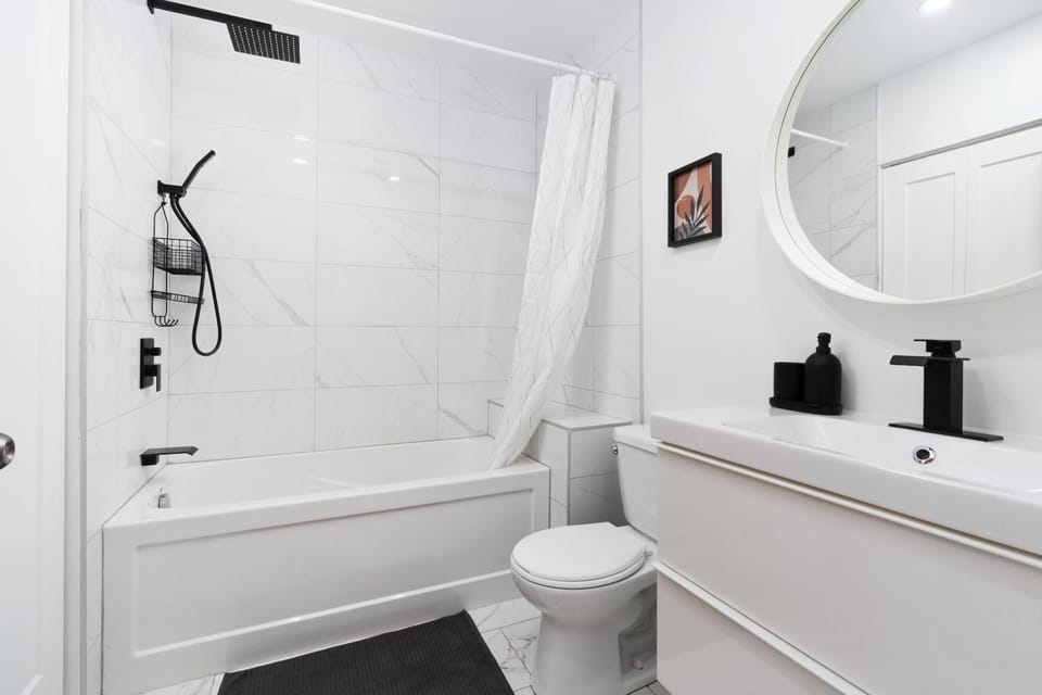 Shower, Toilet, Bathroom, Bath, towels