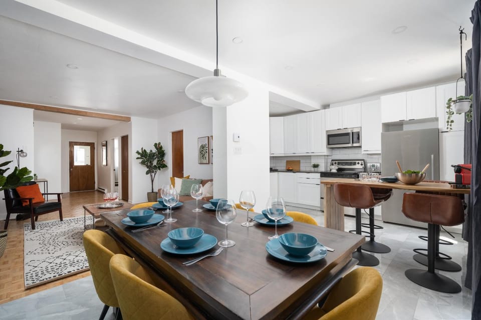 Coffee/tea facilities, Kitchen or kitchenette, Living room, Food and drinks, Seating area, Dining area, Food, minibar, pet friendly, stove