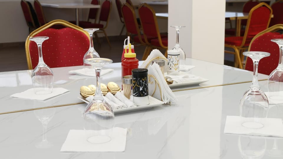 Restaurant/places to eat, Food and drinks, Banquet/Function facilities, Food, Drinks, Alcoholic drinks