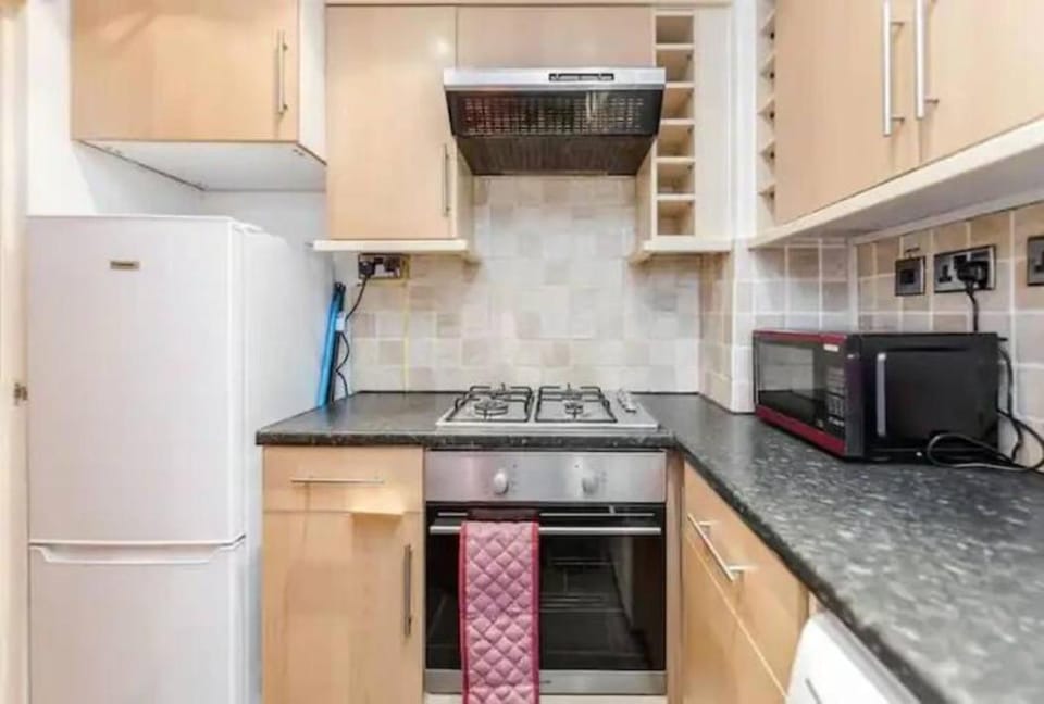 APlaceToStay Central London Apartment, Zone 1 BOND Vacation rental in London Borough of Southwark