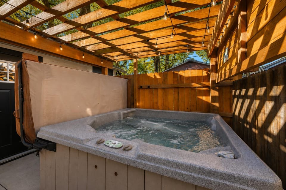 Old Town Retreat with Hot Tub - Steps from CSU! House in Fort Collins