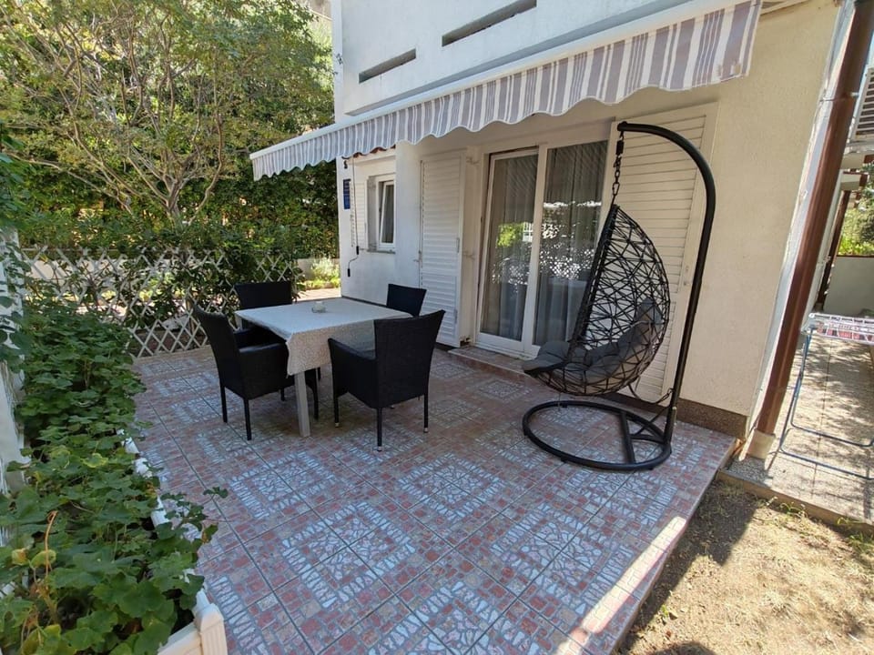 Patio, Day, Balcony/Terrace