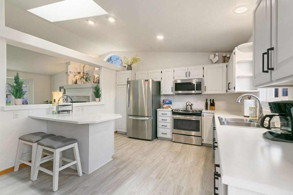 Charming Home with RV Parking - 30 miles from RMNP! House in Loveland
