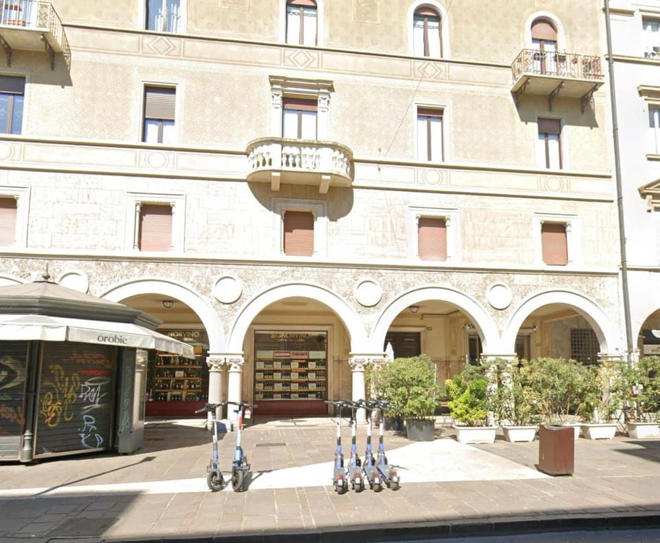 Property building, Facade/entrance