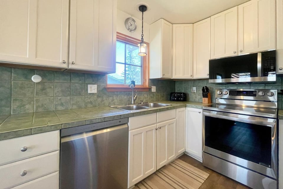 Close to Trails, Parks & Open Space! Amazing Yard! House in Fort Collins