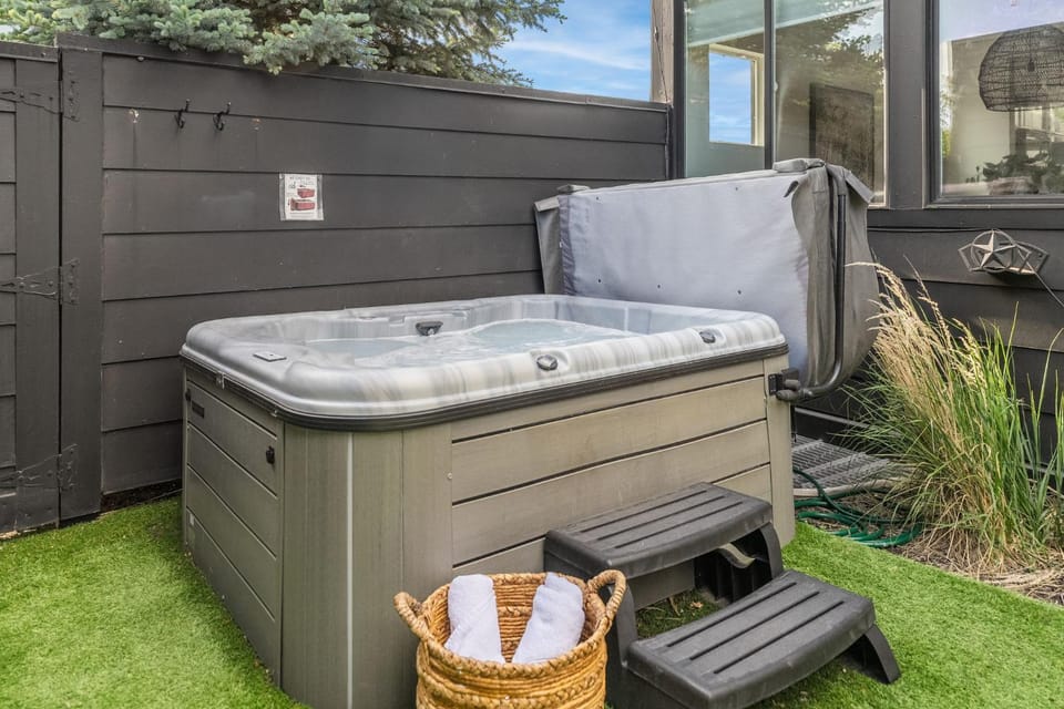 Coopers North in Old Town - Hot Tub & Pool Table! House in Fort Collins