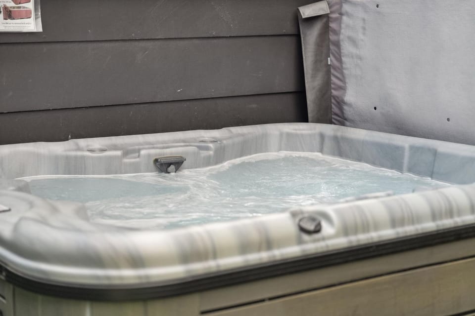 Coopers North in Old Town - Hot Tub & Pool Table! House in Fort Collins