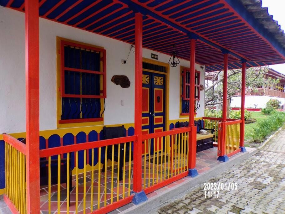 El Madrigal Cabin - Adorable 2-bedroom guesthouse Cabin in Salento
