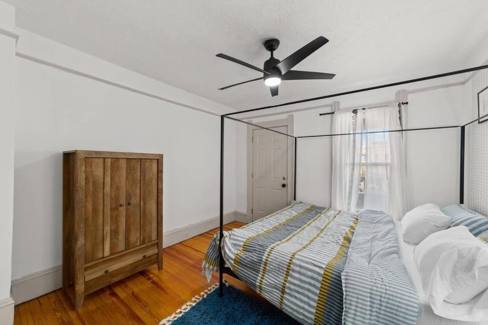 Pet Friendly 2BR in Little Italy # 3 Apartment in Cleveland Heights