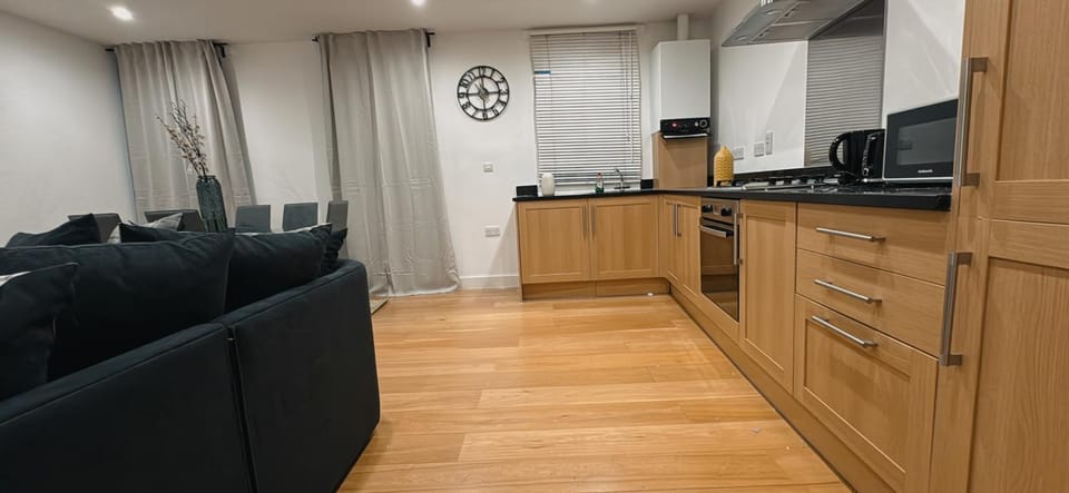 Beautiful 2bed Flat London Apartment in London