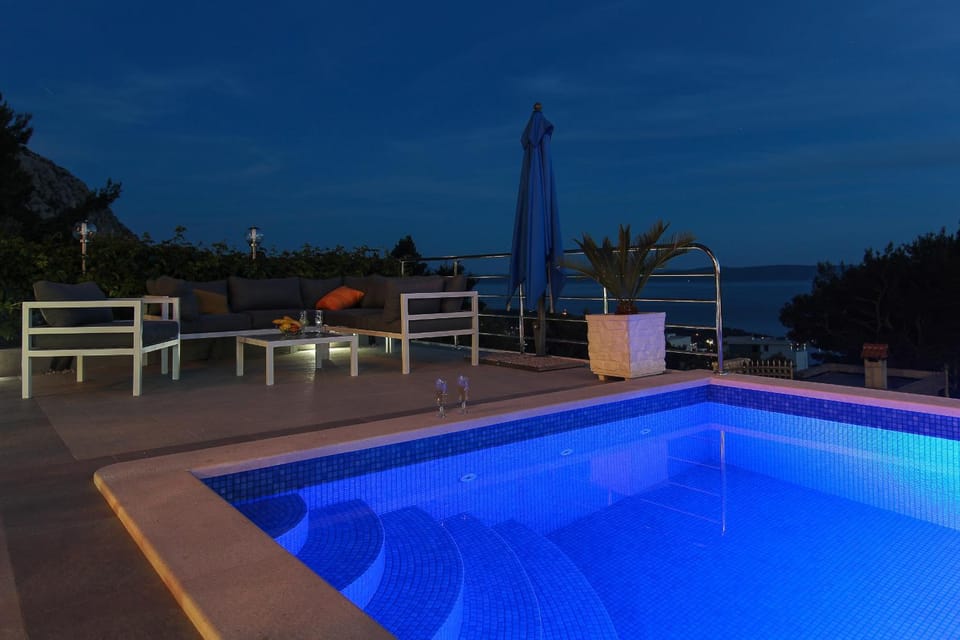 City view, Sea view, Swimming pool
