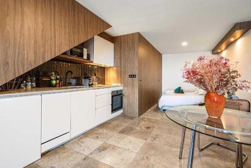 Dining area, kitchen