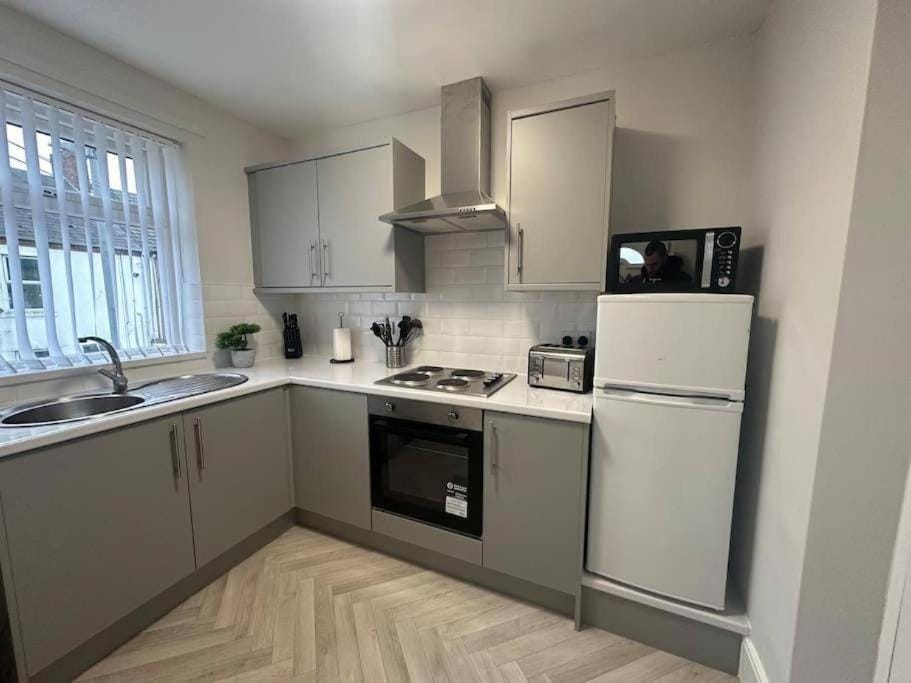 Hambledon-Downstairs 2Bed flat Apartment in England